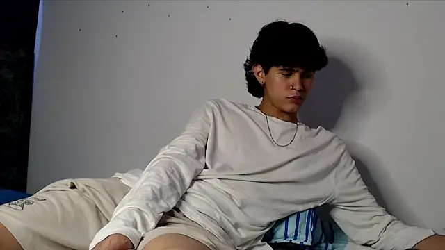 Snapshot of alexmark_ chatting on 05/26/26, 05:09 alexmark online show from 05/26/26, 05:09
