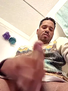 Snapshot of Danypeluche chatting on 11/01/25, 04:03 Danypeluche online show from 11/01/25, 04:03