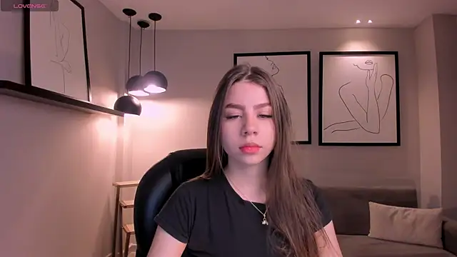 Snapshot of TiffannySins chatting on 10/23/25, 04:23 TiffannySins online show from 10/23/25, 04:23