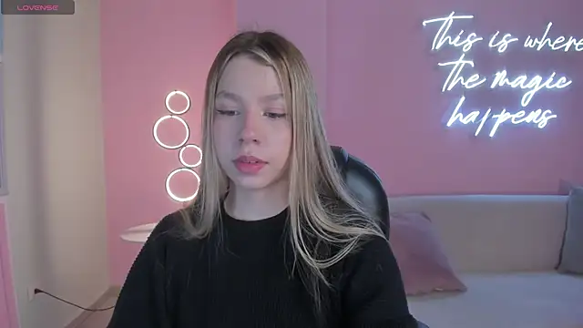 Snapshot of TiffannySins chatting on 06/09/26, 02:56 TiffannySins online show from 06/09/26, 02:56