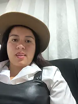 Snapshot of Leonis_0 chatting on 10/18/25, 02:47 Leonis 0 online show from 10/18/25, 02:47