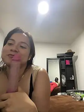 Snapshot of Leonis_0 chatting on 10/23/25, 02:44 Leonis 0 online show from 10/23/25, 02:44