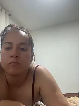 Snapshot of Leonis_0 chatting on 10/28/25, 02:04 Leonis 0 online show from 10/28/25, 02:04