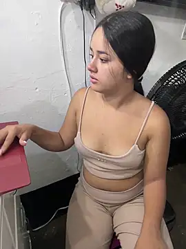 Luciaparker03 online show from 04/13/26, 02:00