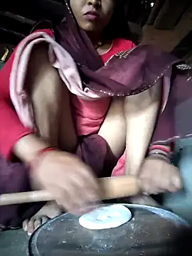 Snapshot of Monika_thakurr chatting on 07/01/26, 02:13 Monika thakurr online show from 07/01/26, 02:13