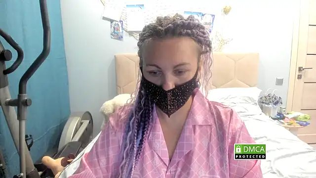 Snapshot of EmilyMali chatting on 10/14/25, 06:09 EmilyMali online show from 10/14/25, 06:09