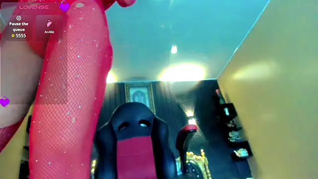 Snapshot of Natasha_clifford chatting on 11/10/25, 07:13 Natasha clifford online show from 11/10/25, 07:13