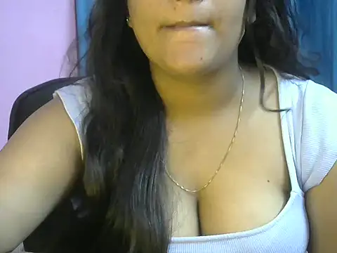 Queenxxx98 online show from 11/09/25, 07:23