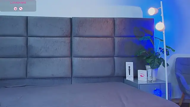 Slenna Moon online show from 04/18/26, 11:16