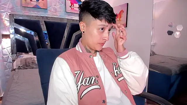 Snapshot of abby_thommson1 chatting on 09/16/25, 02:01 abby thommson1 online show from 09/16/25, 02:01