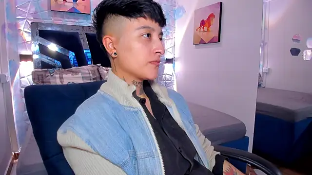 Snapshot of abby_thommson1 chatting on 09/20/25, 02:34 abby thommson1 online show from 09/20/25, 02:34