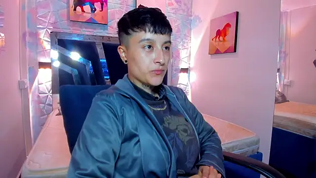 Snapshot of abby_thommson1 chatting on 10/11/25, 04:01 abby thommson1 online show from 10/11/25, 04:01