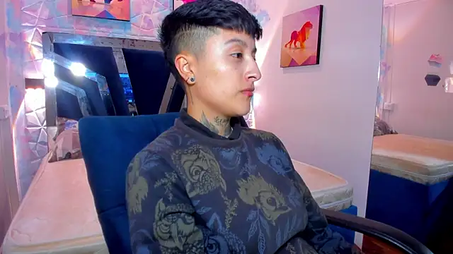 Snapshot of abby_thommson1 chatting on 10/15/25, 04:01 abby thommson1 online show from 10/15/25, 04:01