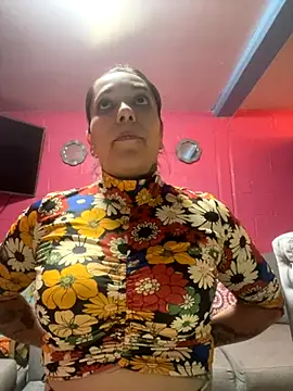 Snapshot of emperatrixsex chatting on 10/18/25, 03:31 emperatrixsex online show from 10/18/25, 03:31