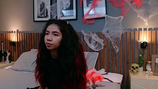 Snapshot of luna_roja25 chatting on 10/18/25, 12:39 luna roja25 online show from 10/18/25, 12:39
