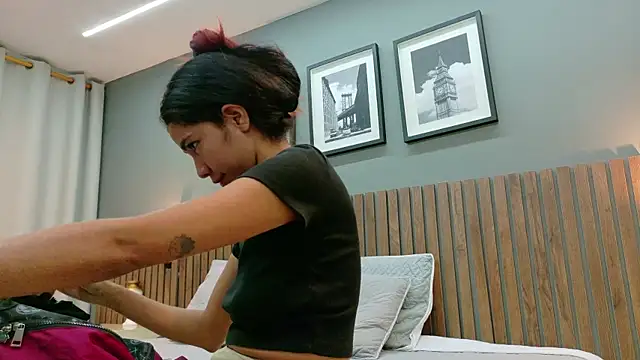 luna roja25 online show from 11/20/25, 01:44