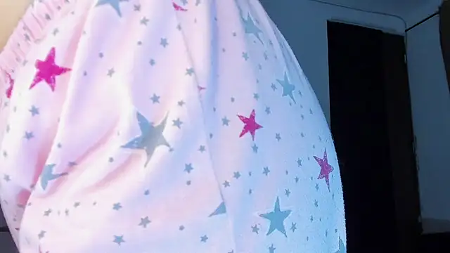 Snapshot of tianastone_ chatting on 10/27/25, 03:43 tianastone  online show from 10/27/25, 03:43