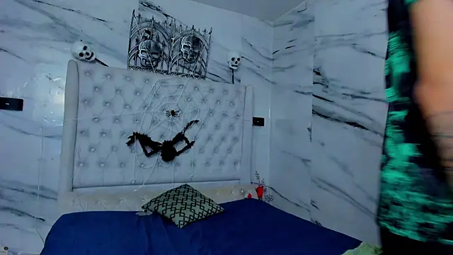 Ari and Storm online show from 11/07/25, 06:52