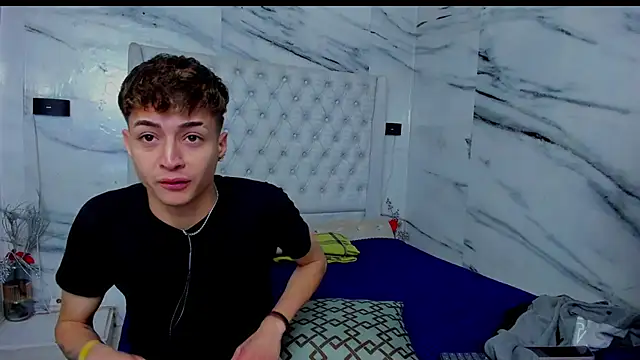 Ari and Storm online show from 11/25/25, 01:33