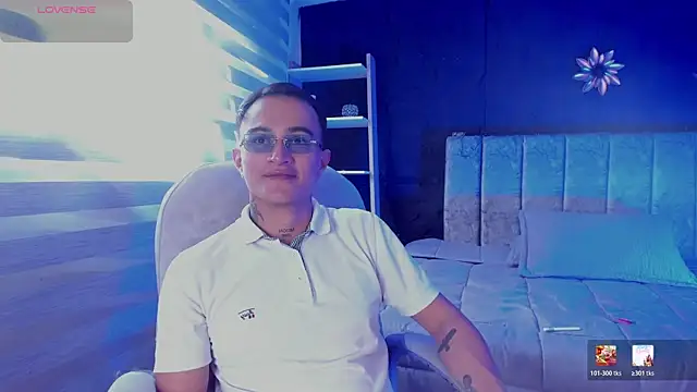 Snapshot of LiamDeep chatting on 04/25/26, 08:17 LiamDeep online show from 04/25/26, 08:17