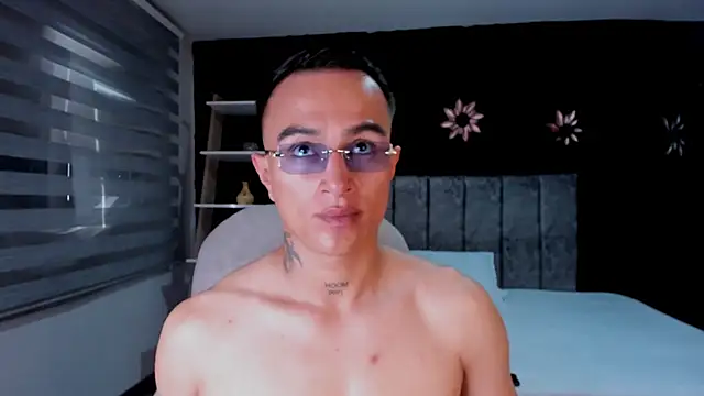 Snapshot of LiamDeep chatting on 04/29/26, 08:26 LiamDeep online show from 04/29/26, 08:26