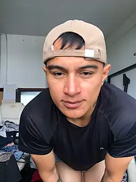 Snapshot of LiamDeep chatting on 05/16/26, 02:27 LiamDeep online show from 05/16/26, 02:27