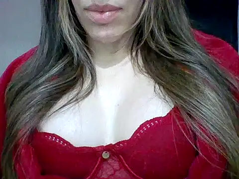 Snapshot of Yasleal chatting on 06/08/26, 10:32 Yasleal online show from 06/08/26, 10:32