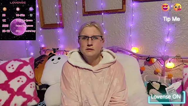 Snapshot of samanthamalichite chatting on 10/23/25, 11:14 samanthamalichite online show from 10/23/25, 11:14