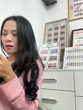 Snapshot of Baby-mmm chatting on 10/24/25, 07:16 Baby-mmm online show from 10/24/25, 07:16