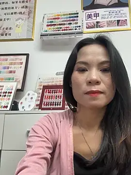 Snapshot of Baby-mmm chatting on 10/26/25, 01:39 Baby-mmm online show from 10/26/25, 01:39