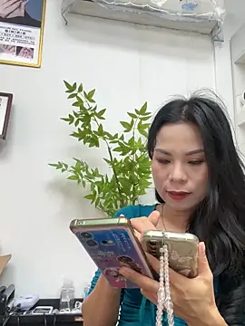 Snapshot of Baby-mmm chatting on 11/08/25, 04:23 Baby-mmm online show from 11/08/25, 04:23