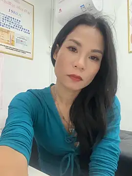 Snapshot of Baby-mmm chatting on 11/08/25, 04:29 Baby-mmm online show from 11/08/25, 04:29