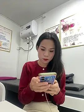 Snapshot of Baby-mmm chatting on 11/28/25, 11:46 Baby-mmm online show from 11/28/25, 11:46