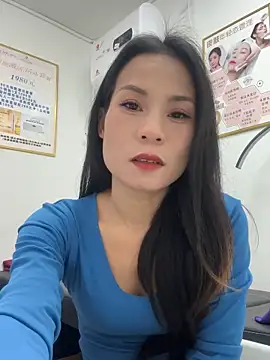 Snapshot of Baby-mmm chatting on 12/18/25, 07:25 Baby-mmm online show from 12/18/25, 07:25