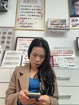 Snapshot of Baby-mmm chatting on 12/23/25, 04:10 Baby-mmm online show from 12/23/25, 04:10