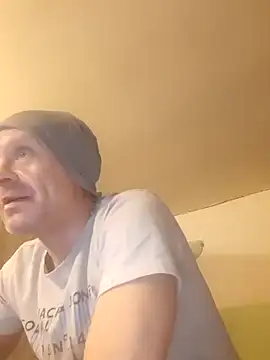 Snapshot of Kuba_Gd chatting on 12/23/24, 08:14 Kuba Gd online show from 12/23/24, 08:14