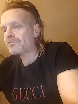 Snapshot of Kuba_Gd chatting on 12/30/24, 04:08 Kuba Gd online show from 12/30/24, 04:08