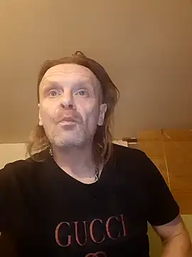 Snapshot of Kuba_Gd chatting on 12/31/24, 12:11 Kuba Gd online show from 12/31/24, 12:11