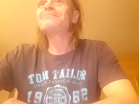 Snapshot of Kuba_Gd chatting on 01/11/25, 10:18 Kuba Gd online show from 01/11/25, 10:18