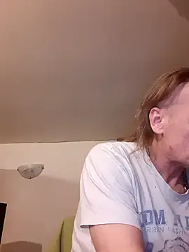 Snapshot of Kuba_Gd chatting on 03/17/25, 03:03 Kuba Gd online show from 03/17/25, 03:03