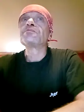 Snapshot of Kuba_Gd chatting on 10/22/25, 12:49 Kuba Gd online show from 10/22/25, 12:49