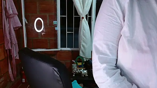 Snapshot of Milf_Fantassyy chatting on 09/11/25, 04:01 Milf Fantassyy online show from 09/11/25, 04:01