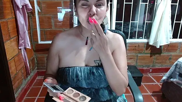 Snapshot of Milf_Fantassyy chatting on 09/29/25, 01:00 Milf Fantassyy online show from 09/29/25, 01:00