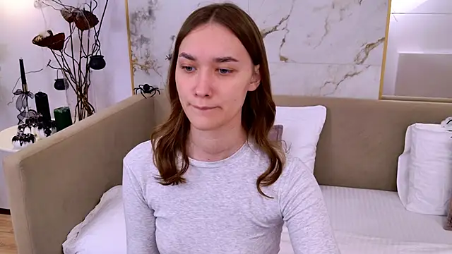 AmadaReine online show from 10/27/25, 04:11