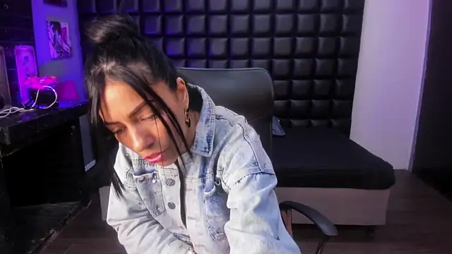 ashlyy sweet  online show from 04/18/26, 07:07