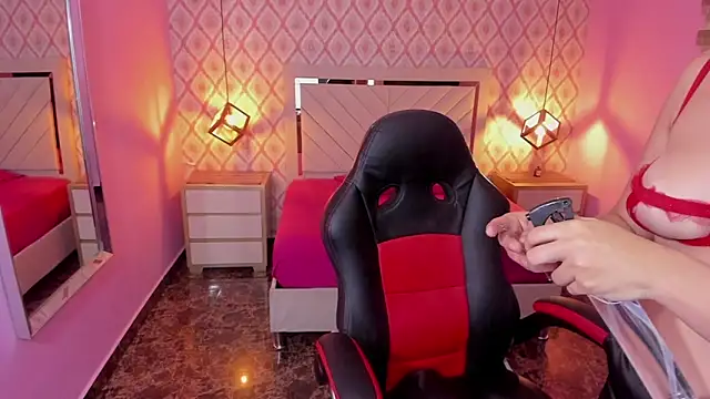 CHRISTY TEIGEN4 online show from 10/02/25, 07:21