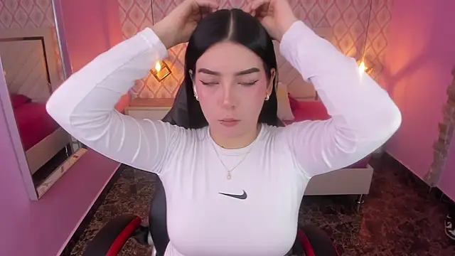 CHRISTY TEIGEN4 online show from 10/20/25, 07:25