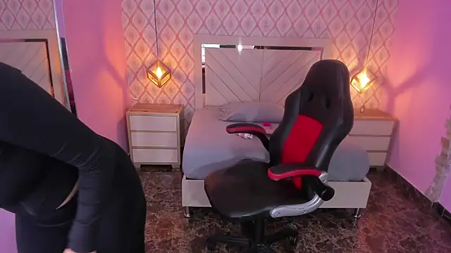 CHRISTY TEIGEN4 online show from 10/28/25, 07:16