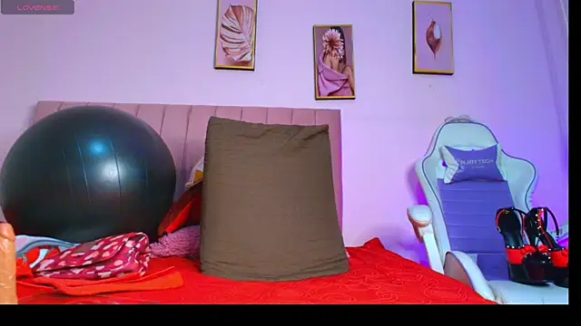 Rose Nichols online show from 02/26/26, 07:35