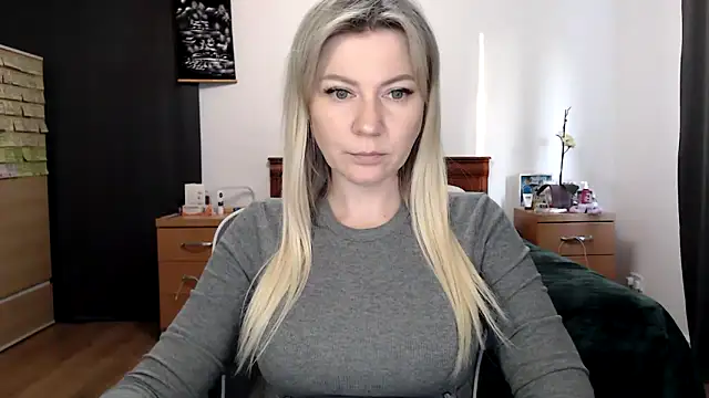 ParadiseAlina online show from 04/21/26, 06:55